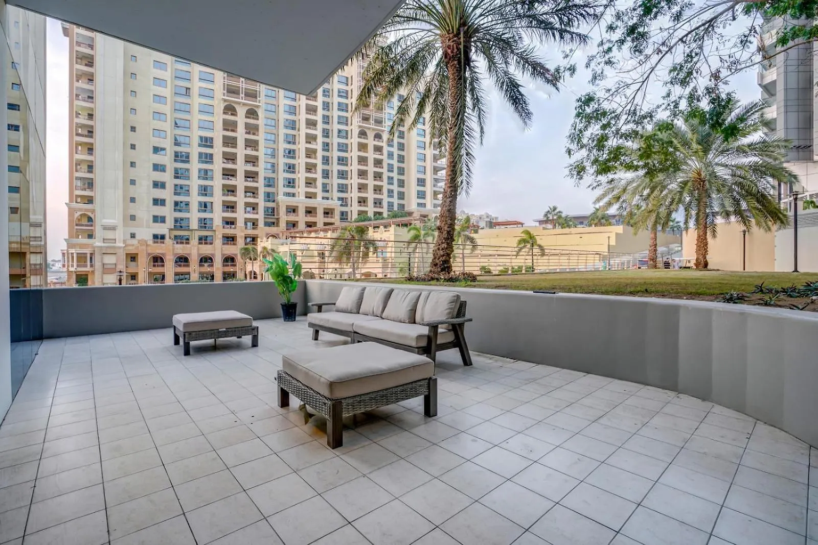 Oceana Atlantic Seaside Apt Dubai